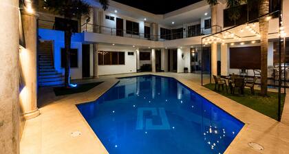 SPECTACULAR HOUSE WITH PRIVATE POOL