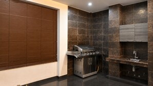 A compact kitchen with a built-in gas stove, a sink, and a cabinet. - SPECTACULAR HOUSE WITH PRIVATE POOL (Cali)