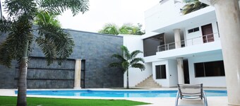 SPECTACULAR HOUSE WITH PRIVATE POOL