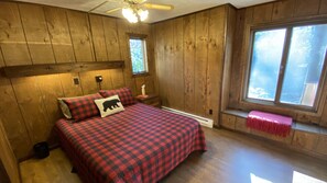 3 Schlafzimmer, Schreibtisch, Bügeleisen/Bügelbrett, Reisekinderbett