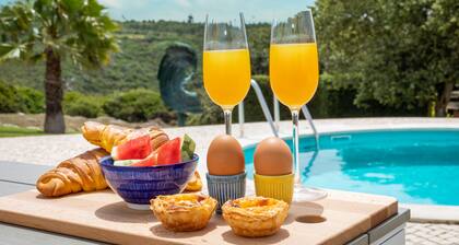 Villa Casa Branca l Spacious Retreat for 12p with Private Pool!