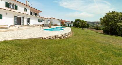 Villa Casa Branca l Spacious Retreat for 12p with Private Pool!