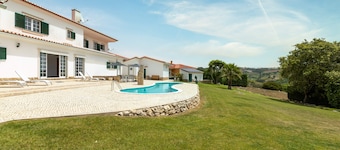 Villa Casa Branca l Spacious Retreat for 12p with Private Pool!