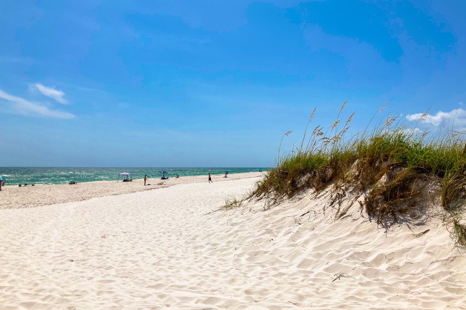 Beach nearby, sun loungers, beach towels