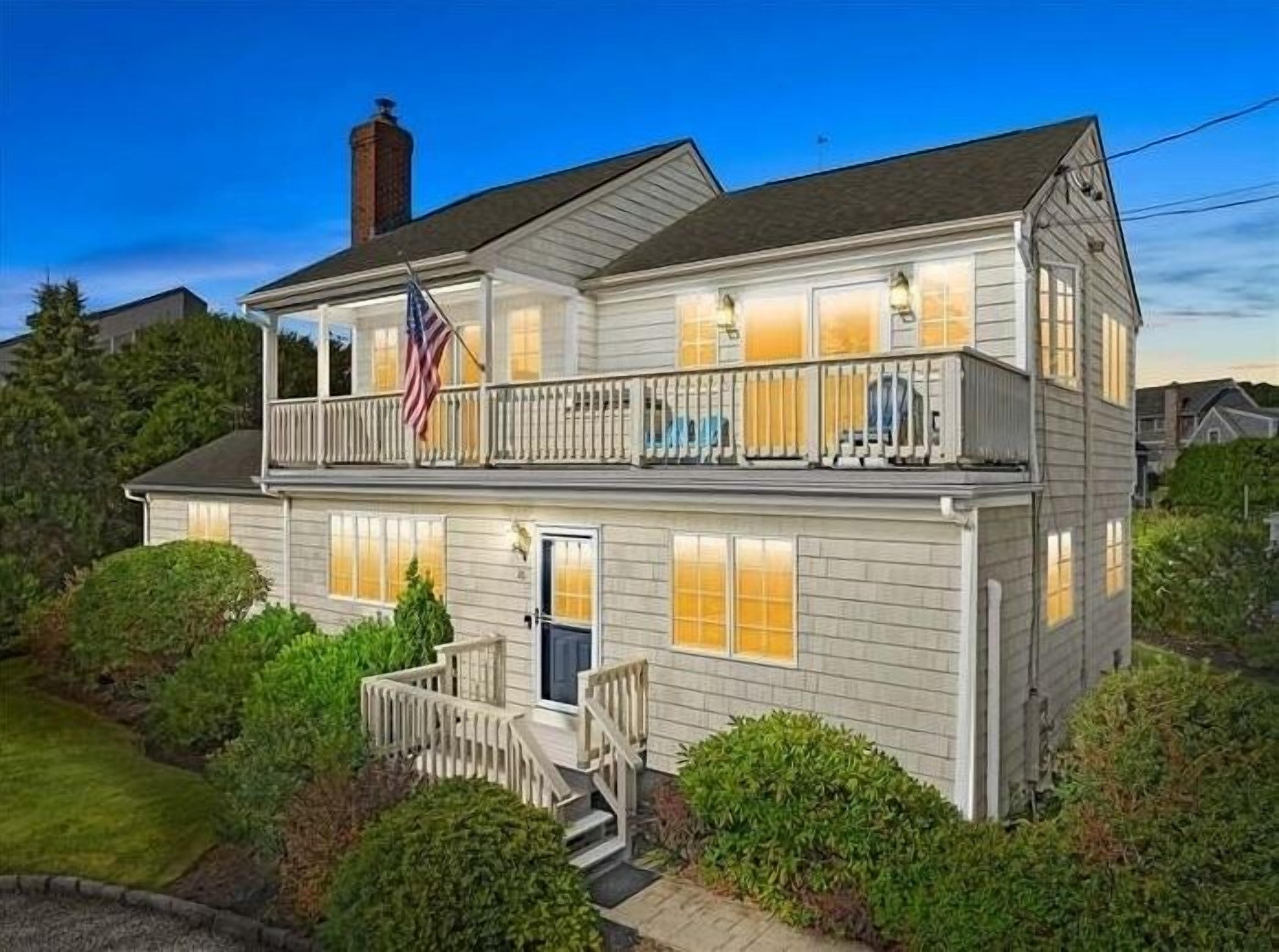 WATERFRONT Beach House, Private Beach Access!!