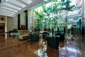 Lobby - Stunning High Floor Waikiki Landmark with Mountain & Diamond Head Views! (Honolulu)