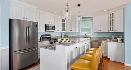 Beautiful, spacious, quiet waterfront house!