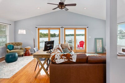 Beautiful, spacious, quiet waterfront house!