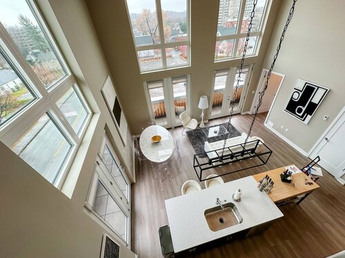 Two-Story Luxury Ultra-Modern Penthouse Apartment