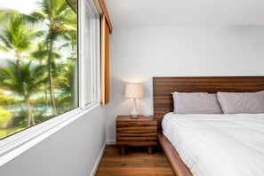 1 bedroom, free WiFi, bed sheets - Oceanfront Condo 🌅 Large Wrap-Around Lanai Almost Hanging Over The Ocean! 🐳 Hale Kona Kai 413 (Kailua Kona)