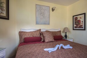 Kahden hengen deluxe-huone (yksi tai kaksi sänkyä) | Tallelokero huoneessa, silitysrauta/-lauta, ilmainen Wi-Fi