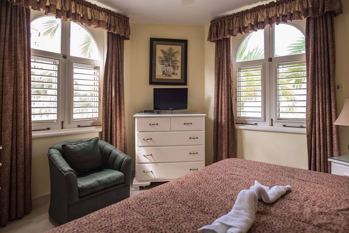 Deluxe Double or Twin Room | In-room safe, iron/ironing board, free WiFi