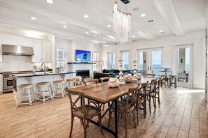Dining - Salty Toes | Gulf Front & Heated Pool | Free Beach Chair Service | Dog Friendly* 🐾 (Miramar Beach)