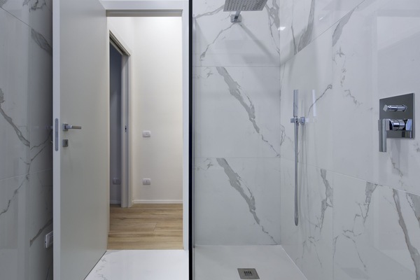 Camera Deluxe | Bagno | Pantofole, bidet, asciugamani, carta igienica