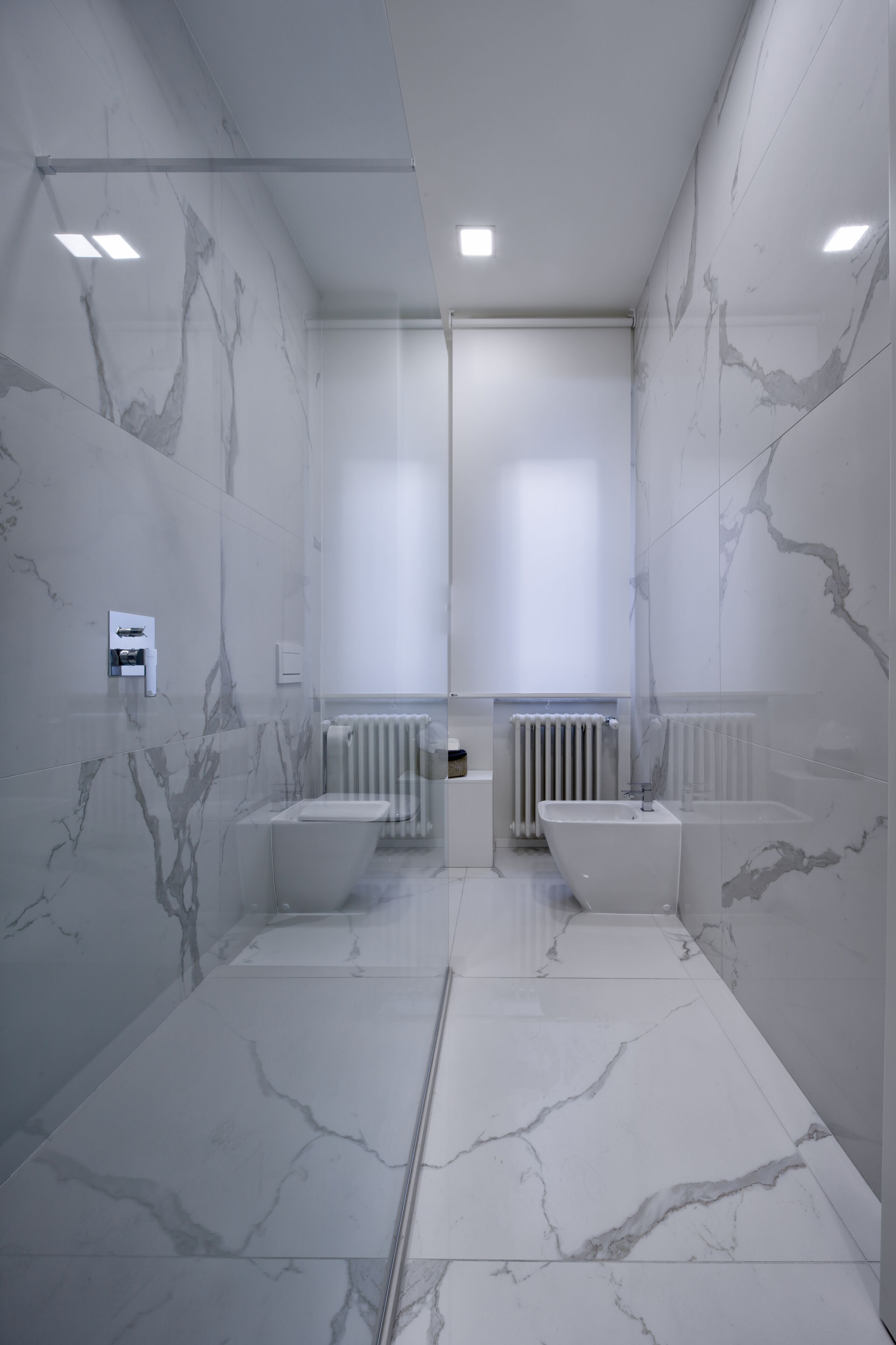 Habitación Deluxe | Baño | Pantuflas, bidet, toallas, papel de baño 