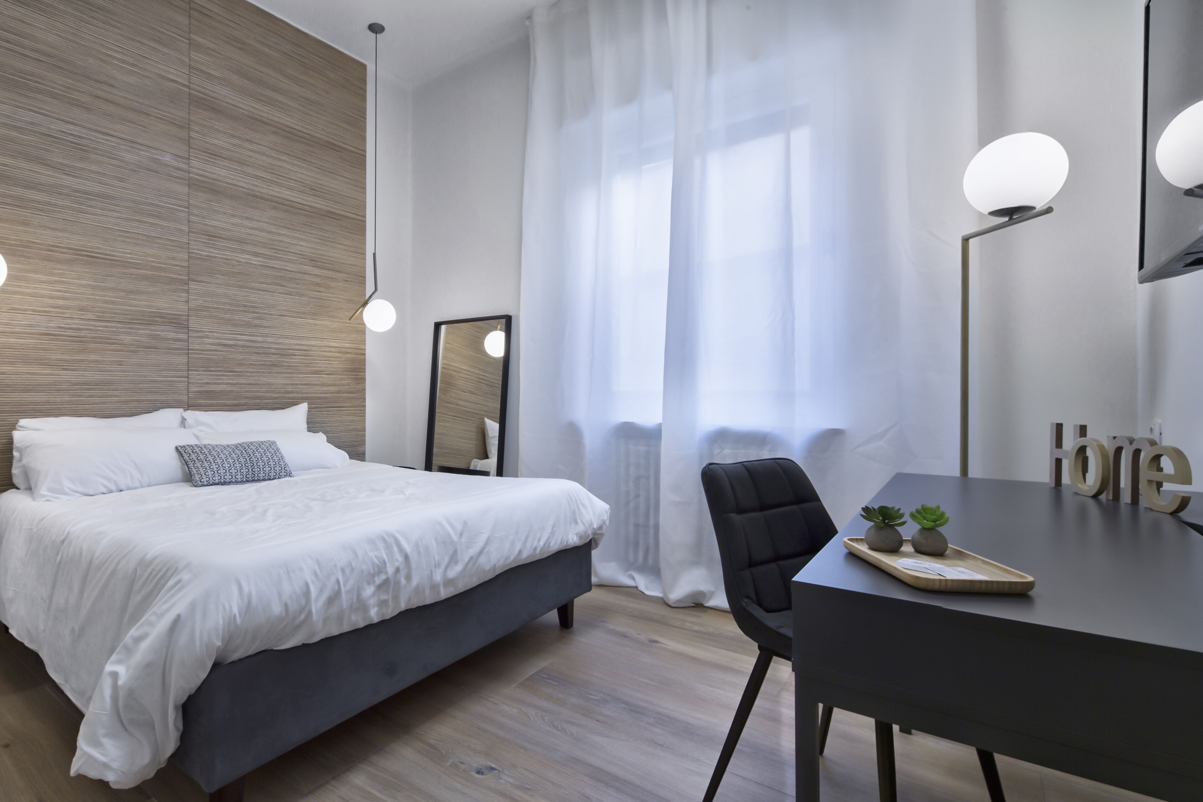 Deluxe Room | Desk, soundproofing, iron/ironing board, free WiFi