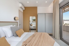 4 chambres, fer et planche à repasser, lit de bébé portatif