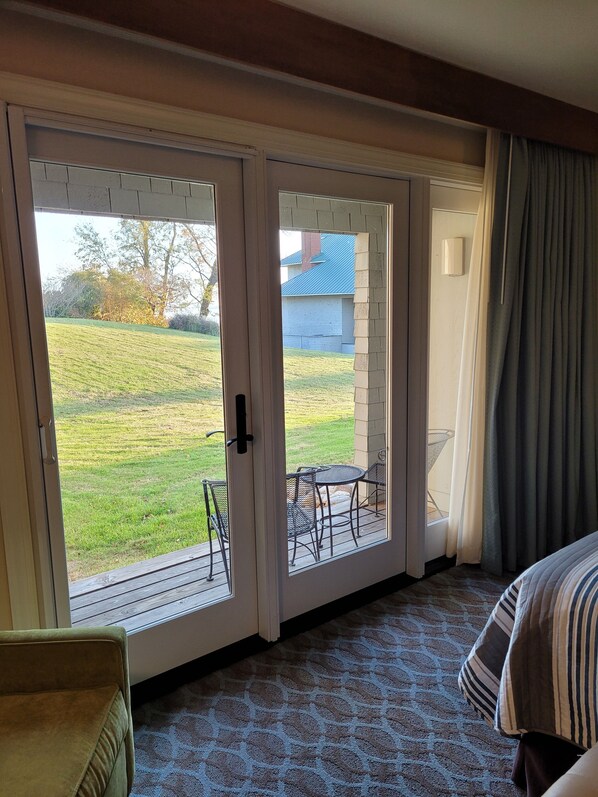 Iron/ironing board, WiFi, bed sheets - Kingsmill water-view studio, minutes to Busch Gardens & Colonial Williamsburg! (Williamsburg)