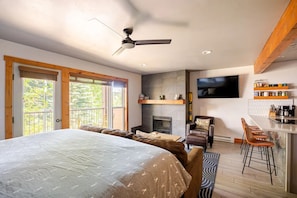 Iron/ironing board, free WiFi, bed sheets - Der Steiermark Unit 108 King Studio off Main St w/ Patio, Hot Tub & Free Parking (Breckenridge)