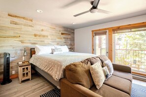 Tabla de planchar con plancha, wifi gratis y ropa de cama