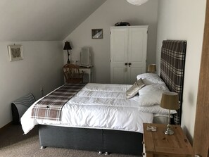 2 bedrooms, iron/ironing board, free WiFi, bed sheets - Anaya Cottages - Maison Yoomee - 2 bedrooms / 4 persons center Finistere (PLONEVEZ DU FAOU)