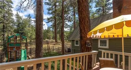 Rustic Mountain Retreat. Trail access,fenced yard