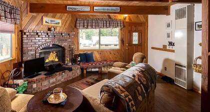 Rustic Mountain Retreat. Trail access,fenced yard