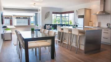 Deluxe Apartment | Living area