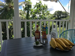 Outdoor dining - Kaymargo, Creole bungalow (Saint-Esprit)