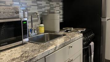 冰箱、微波炉、烤箱、炉灶