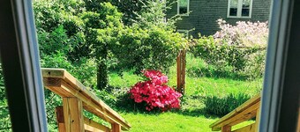 Panoramic view, large deck, ground floor apartment, walk to subway and beach