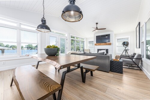 Phoebe’s Waterfront Lakehouse . Close to Mad River Mountain Skiing & Cranberry's