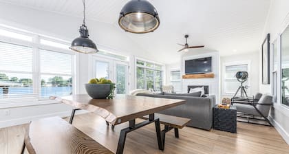 Phoebe’s Waterfront Lakehouse . Close to Mad River Mountain Skiing & Cranberry's