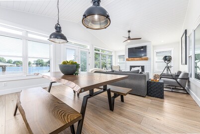 Phoebe’s Waterfront Lakehouse . Close to Mad River Mountain Skiing & Cranberry's