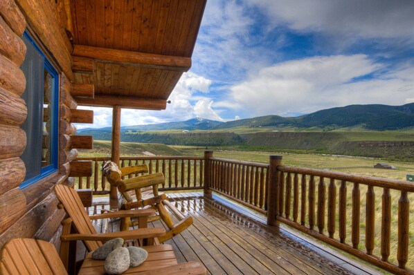 Terrace/patio - True Montana Log Cabin, Great Hunting/Private Madison River Fishing 3+2.5/YNP (Cameron)