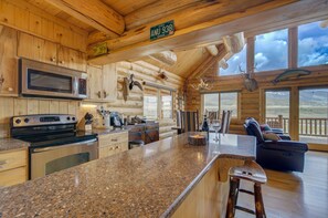 Fridge, microwave, oven, stovetop - True Montana Log Cabin, Great Hunting/Private Madison River Fishing 3+2.5/YNP (Cameron)