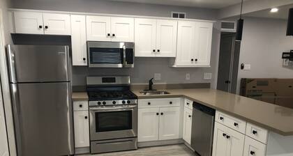 Central Phoenix property with easy access to bars, restaurants, and events.