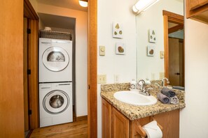 Combined shower/bathtub, hair dryer, towels, soap