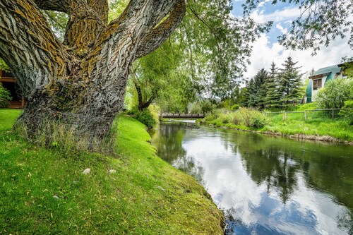 Downtown Jackson Condo on Flat Creek - Hidden Gem - walking distance to Square!