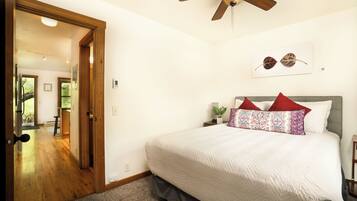 1 chambre, fer et planche à repasser, lit parapluie, Wi-Fi gratuit