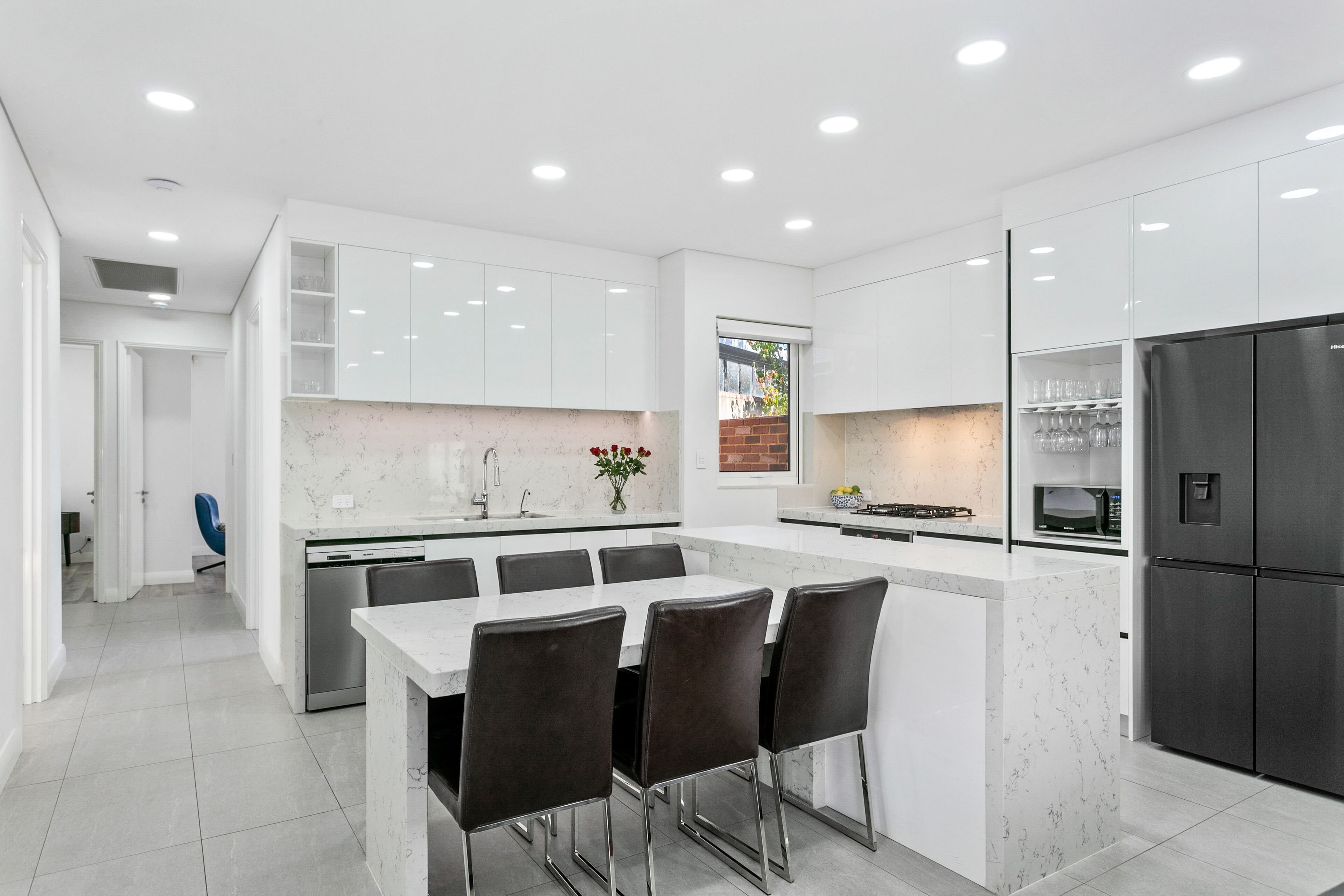 LUXURY VILLA WITH POOL IN CENTRAL FREMANTLE. KING SIZE BEDROOMS WITH ENSUITES.  — image 15