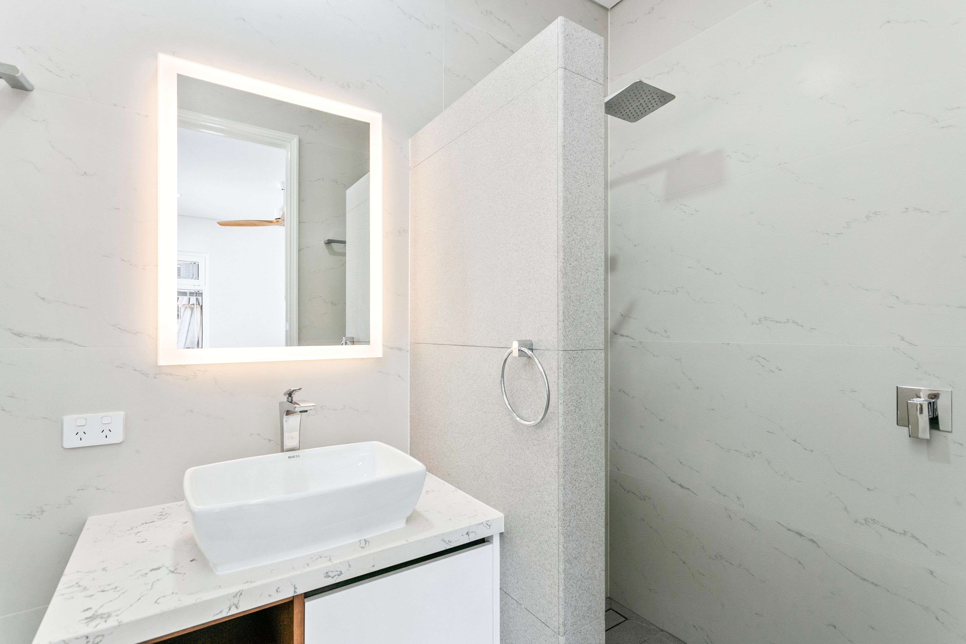 LUXURY VILLA WITH POOL IN CENTRAL FREMANTLE. KING SIZE BEDROOMS WITH ENSUITES.  — image 22