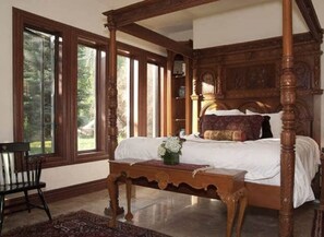 7 bedrooms, iron/ironing board, WiFi, bed sheets