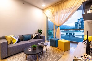 Comfort Apartment | Living area | 40-inch flat-screen TV with cable channels, TV