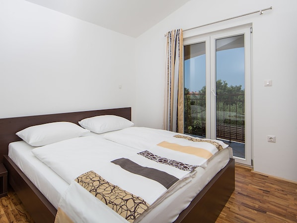 2 bedrooms, individually furnished, bed sheets - Nifty Apartment in Tar With Swimming Pool (Tar-Vabriga)