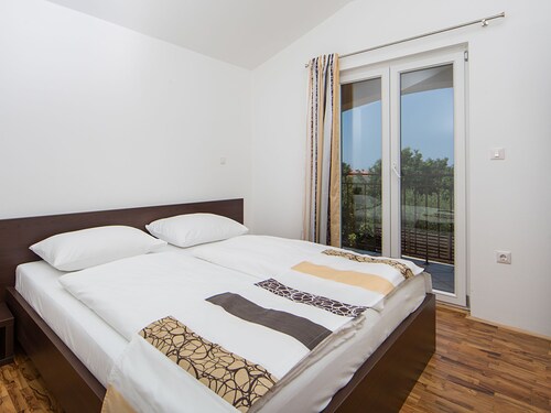 Nifty Apartment in Tar With Swimming Pool