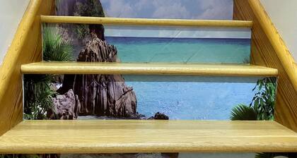 5th from the beach, dog friendly, sleeps 10, outdoor shower a/c utils included!!