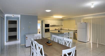 3 McGowan Street Burnett Heads