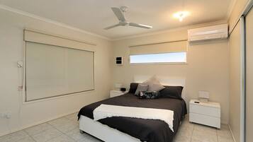 4 bedrooms, WiFi, bed sheets