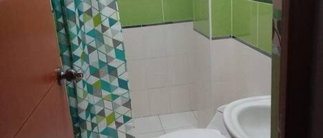 Dusche, Handtücher, Seife, Toilettenpapier